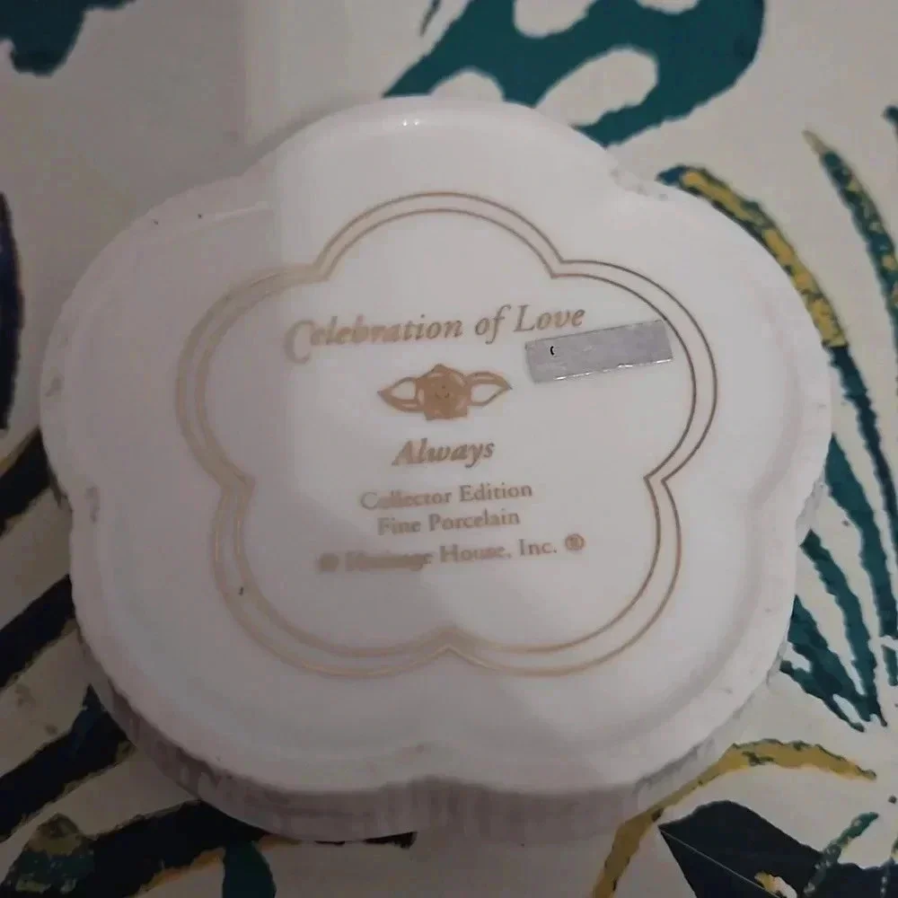 HERITAGE HOUSE MUSIC BOX